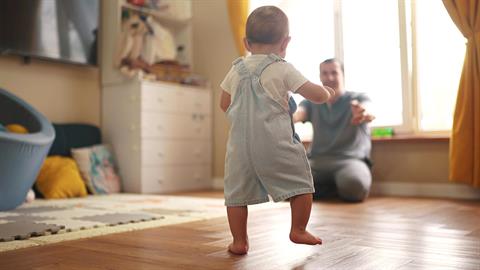 Παιδίατρος: «μη συγκρίνετε την ανάπτυξη του μωρού σας με των άλλων παιδιών»